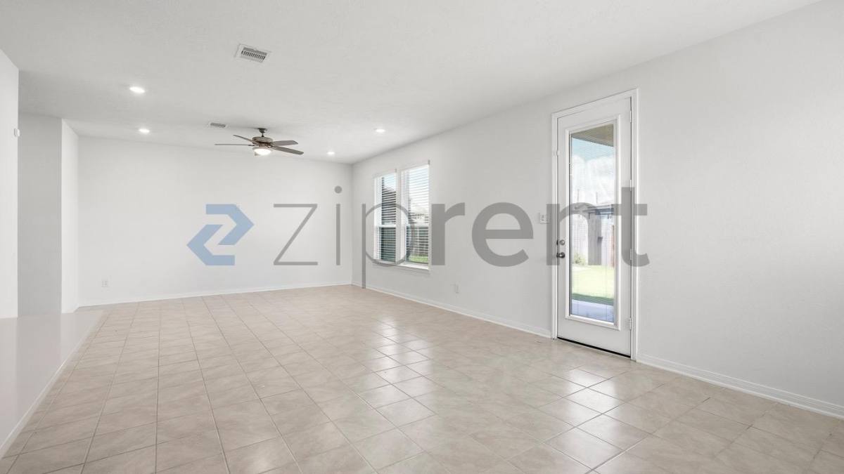 House for rent at 2845 Shimmer Edge Dr, Katy, TX 77493