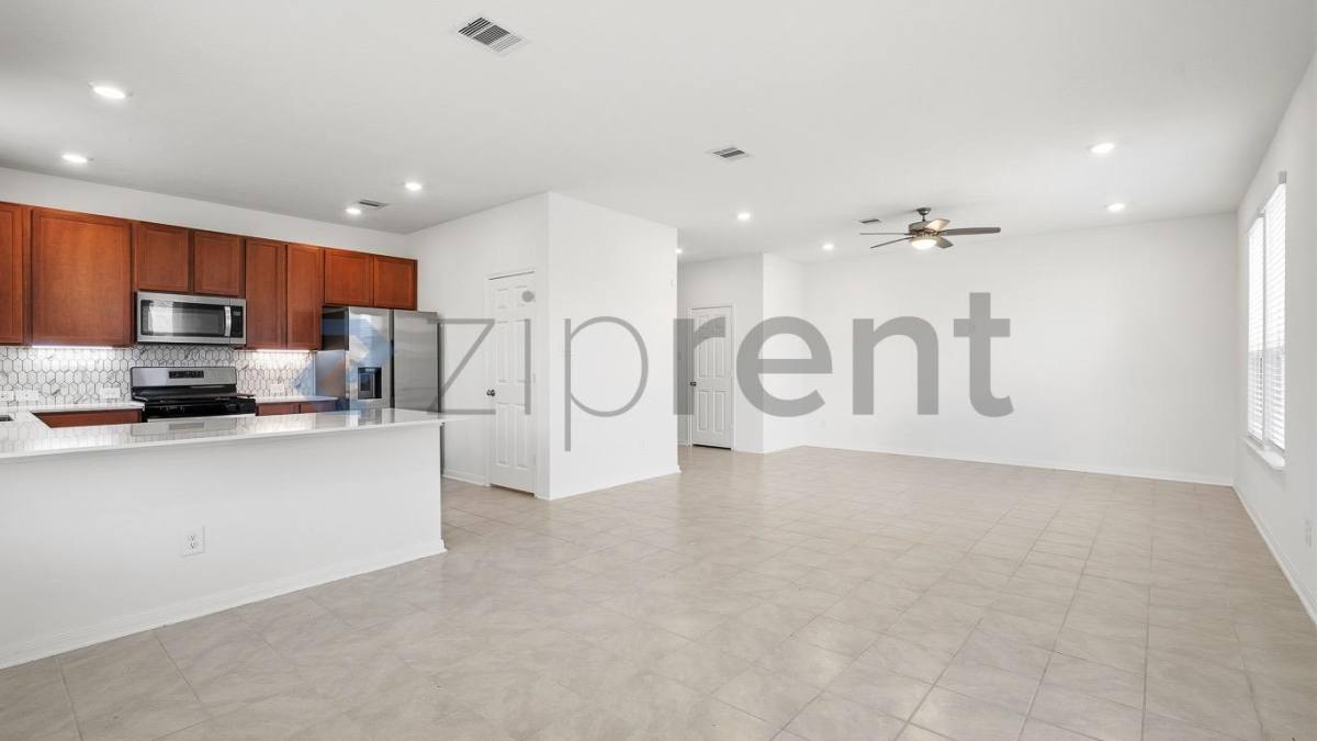 House for rent at 2845 Shimmer Edge Dr, Katy, TX 77493