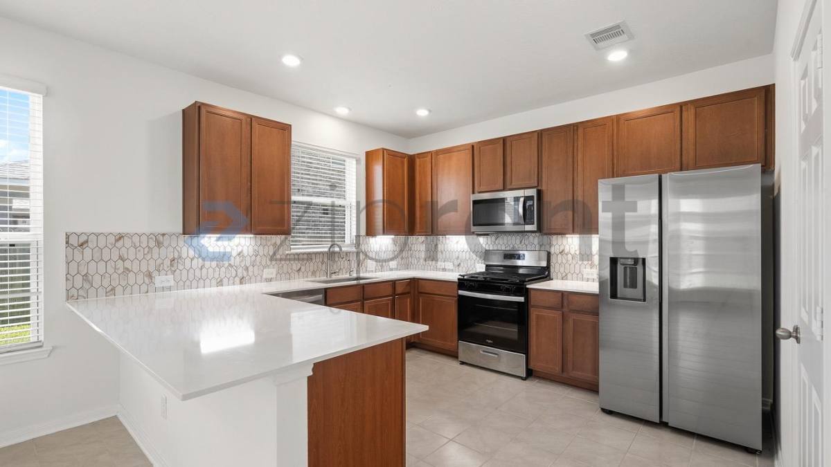 House for rent at 2845 Shimmer Edge Dr, Katy, TX 77493