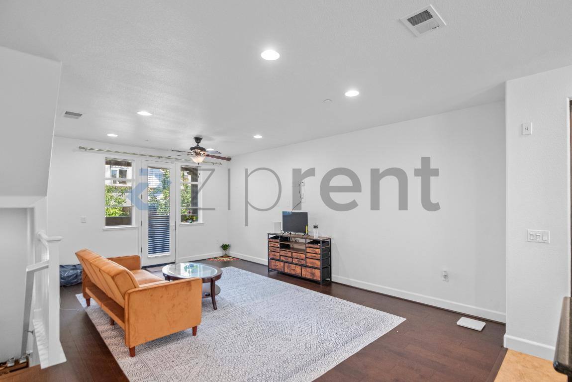 Townhouse for rent at 5279 Iron Horse Parkway, Dublin, CA 94568
