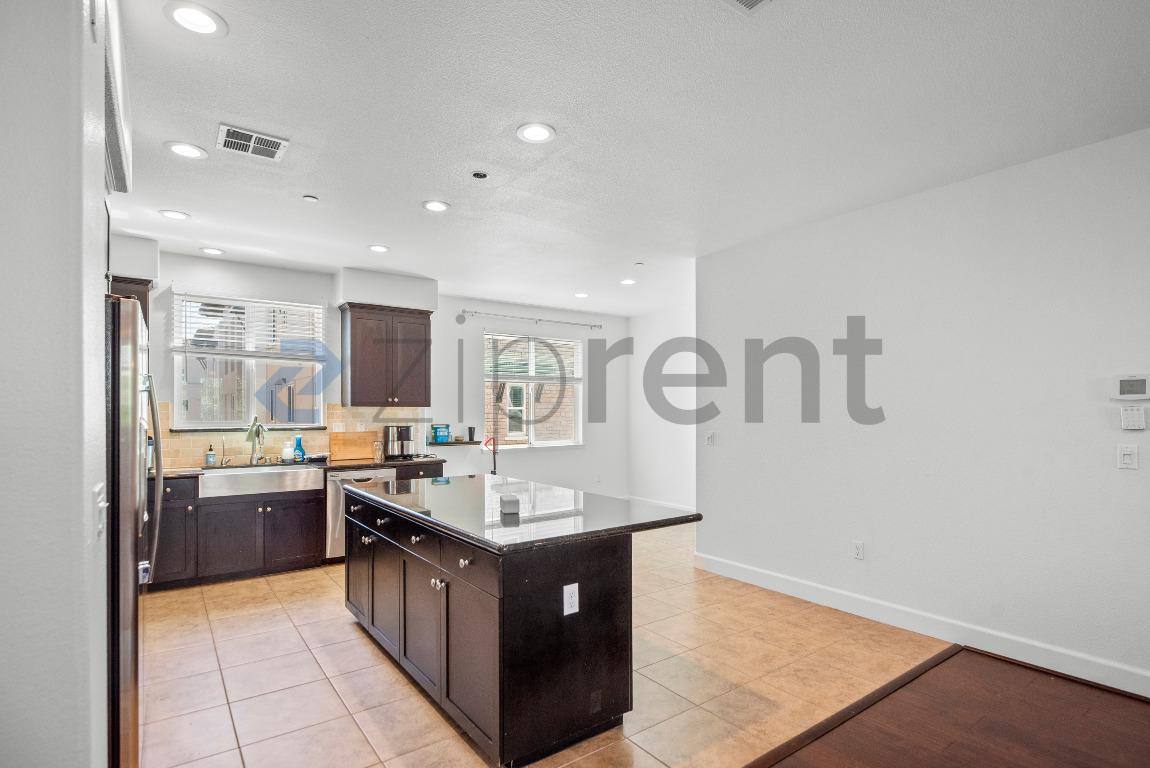 Townhouse for rent at 5279 Iron Horse Parkway, Dublin, CA 94568