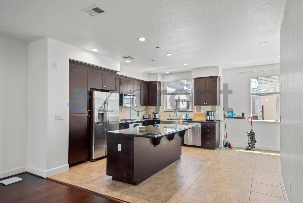 Townhouse for rent at 5279 Iron Horse Parkway, Dublin, CA 94568