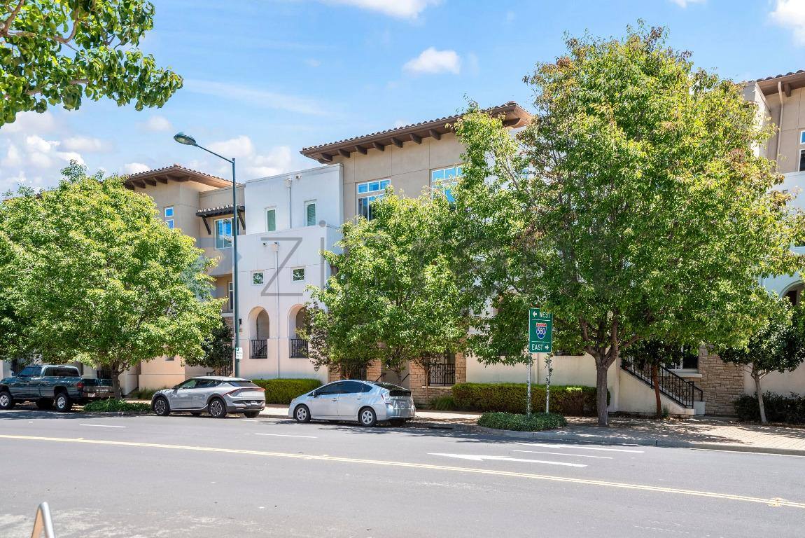 Townhouse for rent at 5279 Iron Horse Parkway, Dublin, CA 94568
