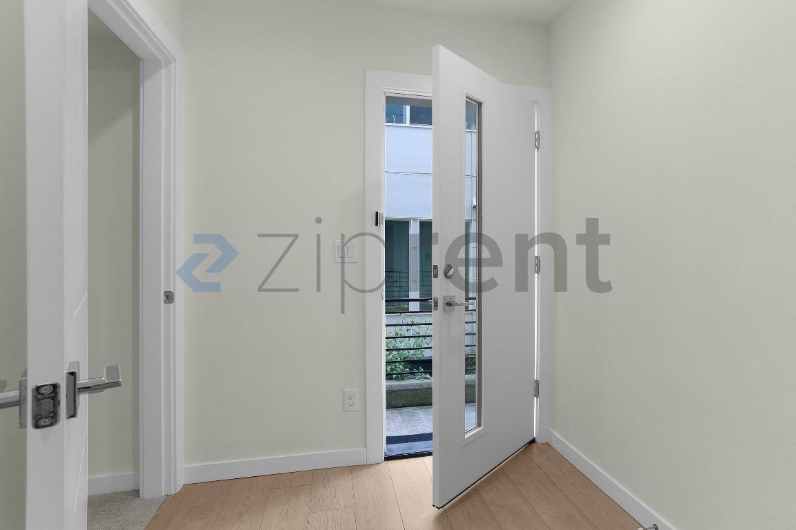 Townhouse for rent at 3416 15th Ave W #B, Seattle, WA 98119