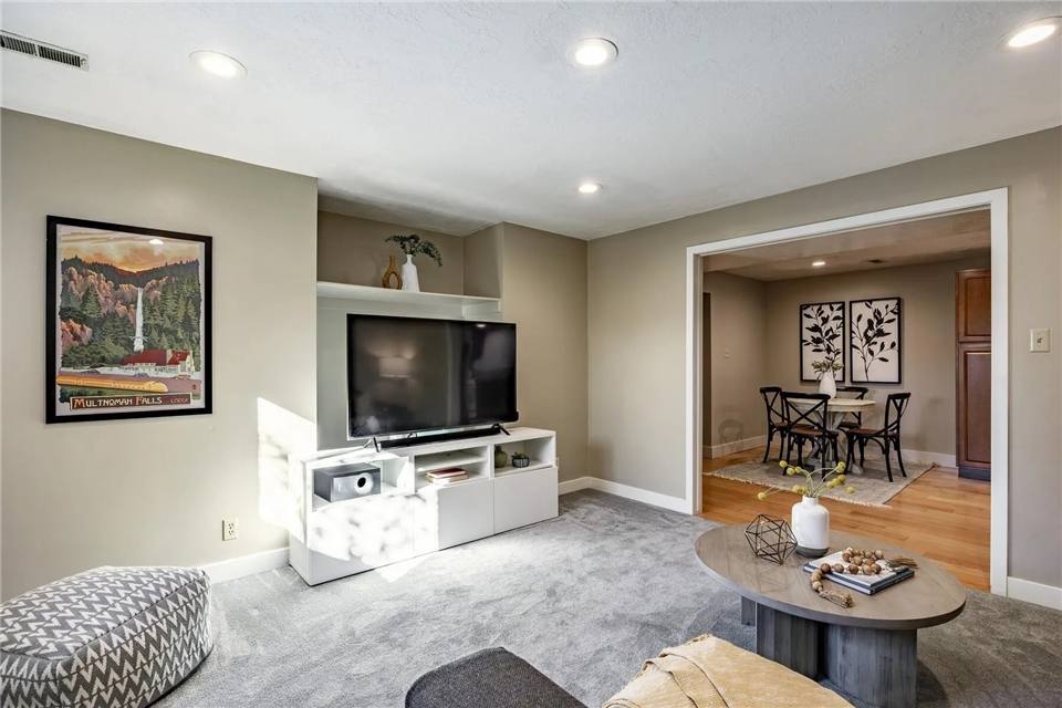 Apartment for rent at 1277 E Alta Heights Dr, Sandy, UT 84094