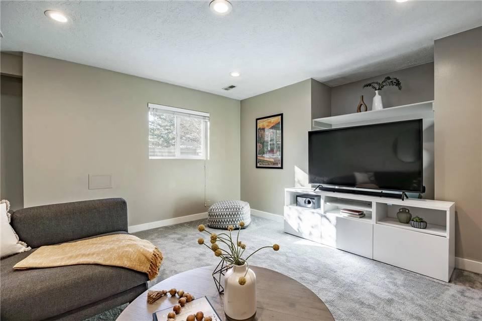 Apartment for rent at 1277 E Alta Heights Dr, Sandy, UT 84094
