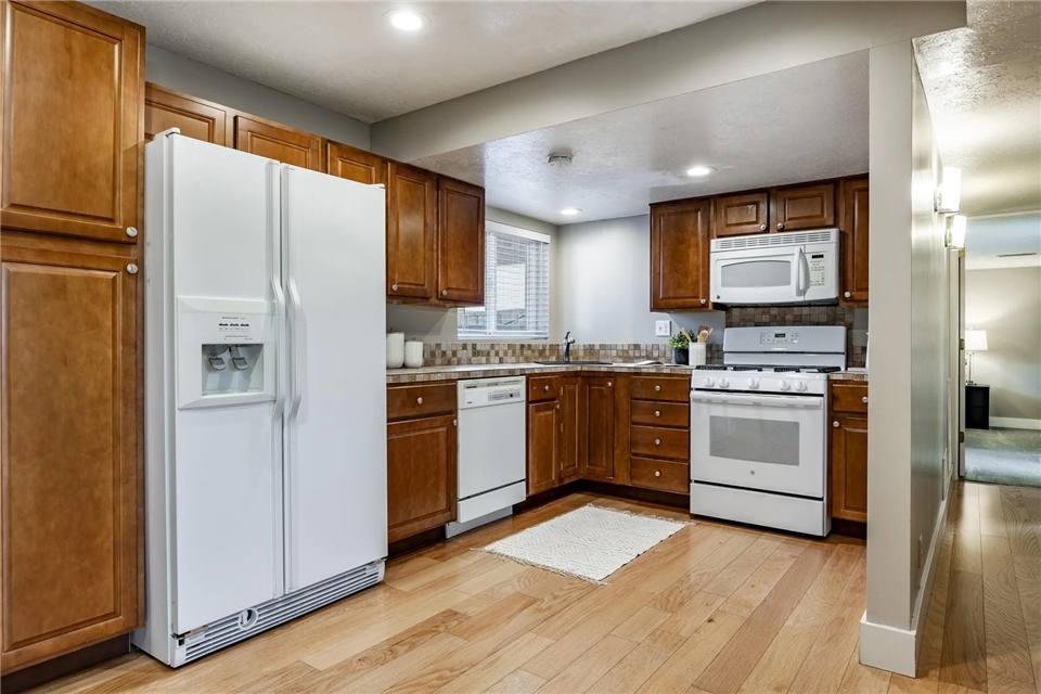 Apartment for rent at 1277 E Alta Heights Dr, Sandy, UT 84094