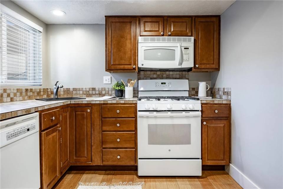 Apartment for rent at 1277 E Alta Heights Dr, Sandy, UT 84094