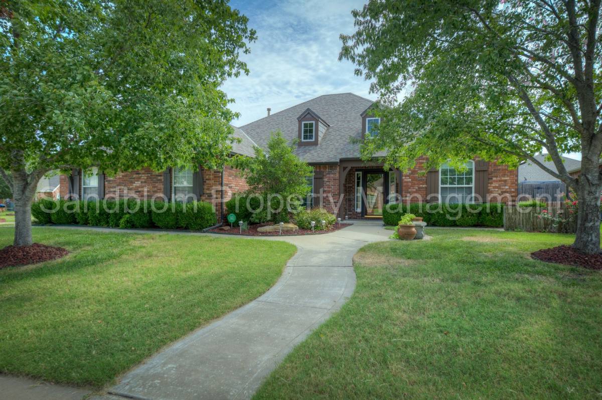 House for rent at 1521 N 20th St, Broken Arrow, OK 74012
