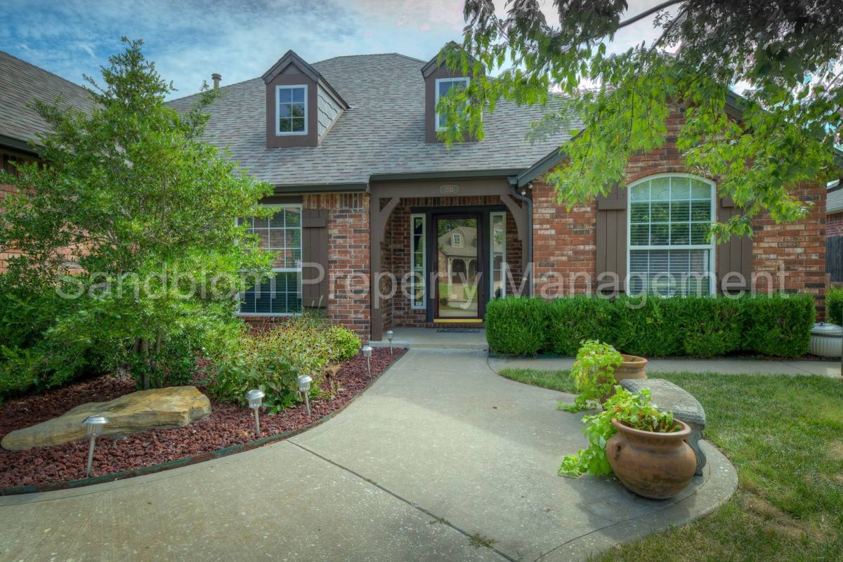 House for rent at 1521 N 20th St, Broken Arrow, OK 74012