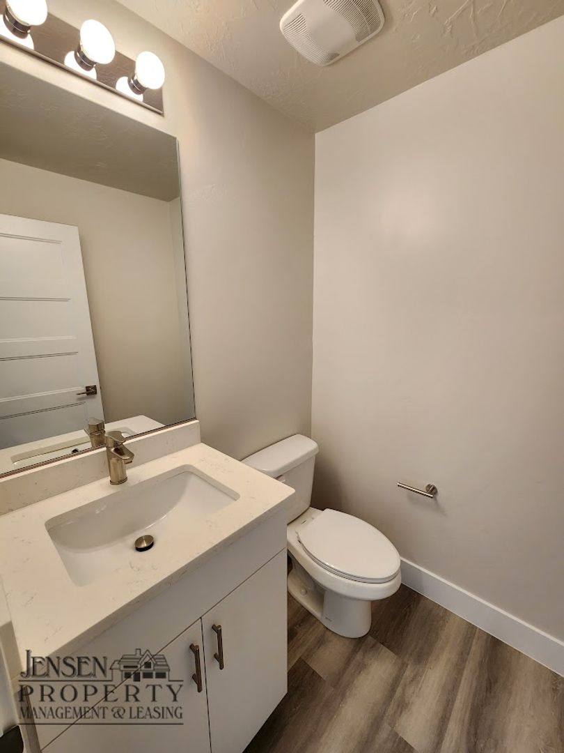 Townhouse for rent at 683 E Eureka Alley, Washington, UT 84780