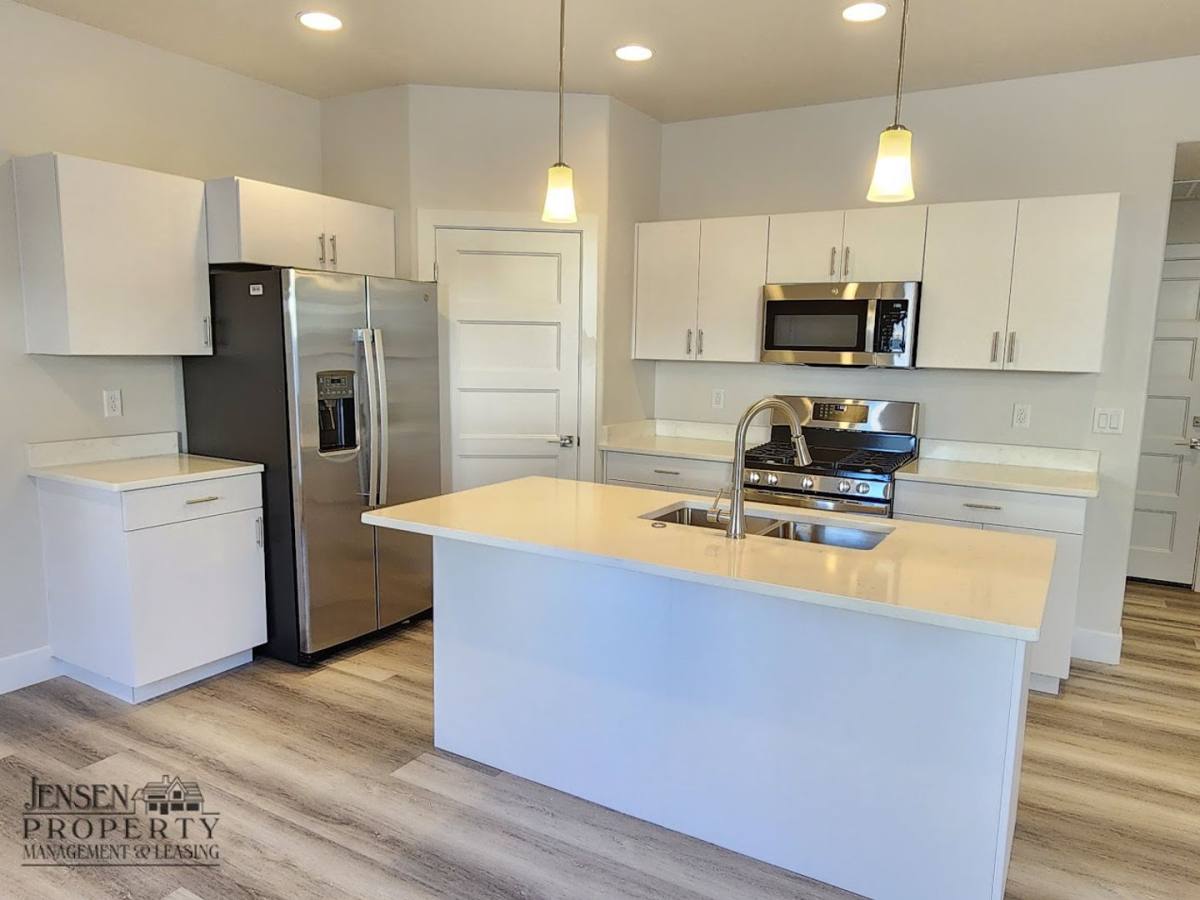Townhouse for rent at 683 E Eureka Alley, Washington, UT 84780