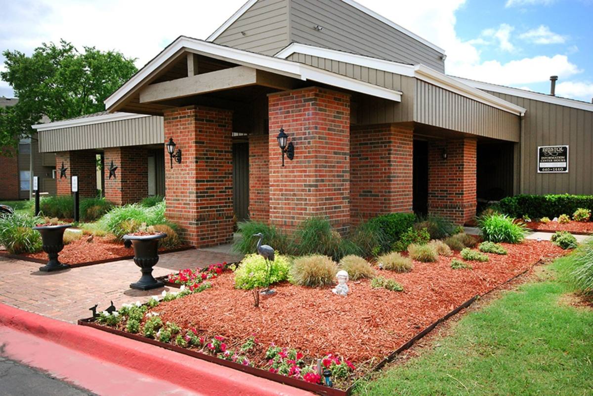 Apartment for rent at 4414 S Garnett Rd, Tulsa, OK 74146
