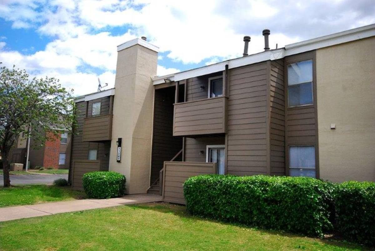 Apartment for rent at 4414 S Garnett Rd, Tulsa, OK 74146
