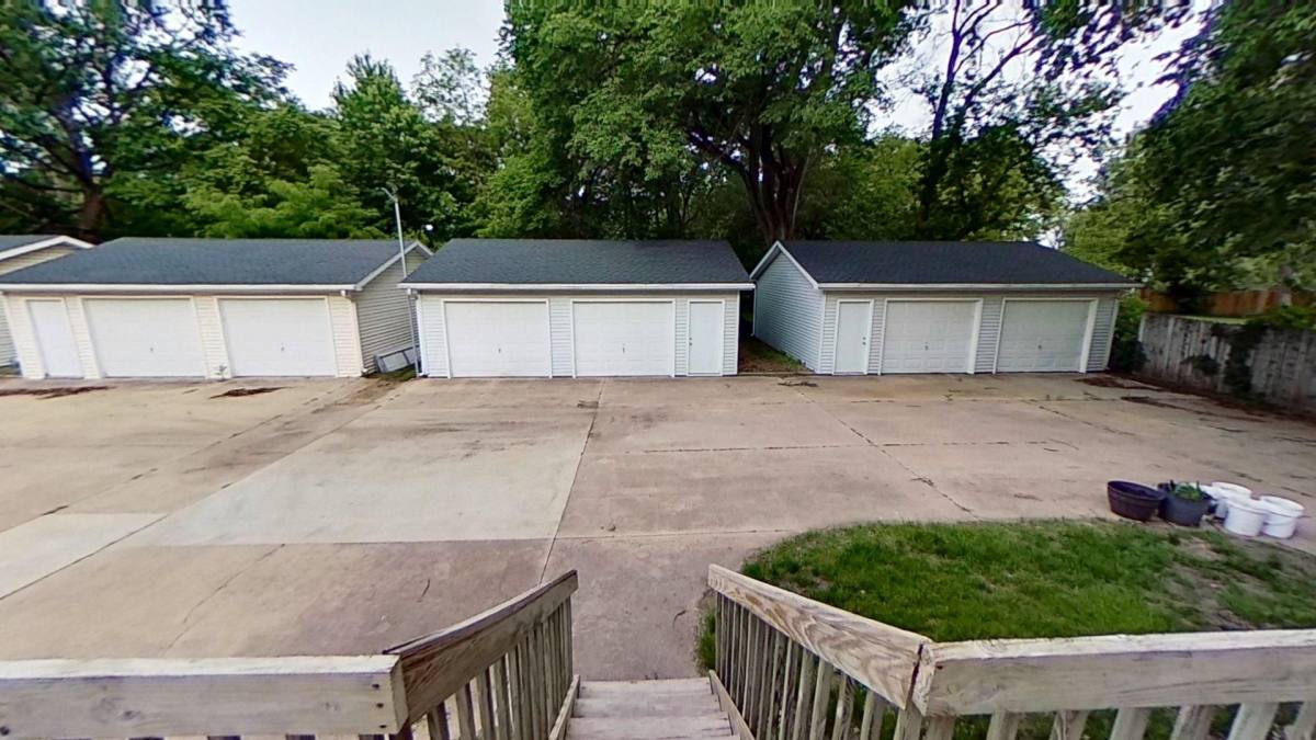 Townhouse for rent at 2316 51st St, Des Moines, IA 50310