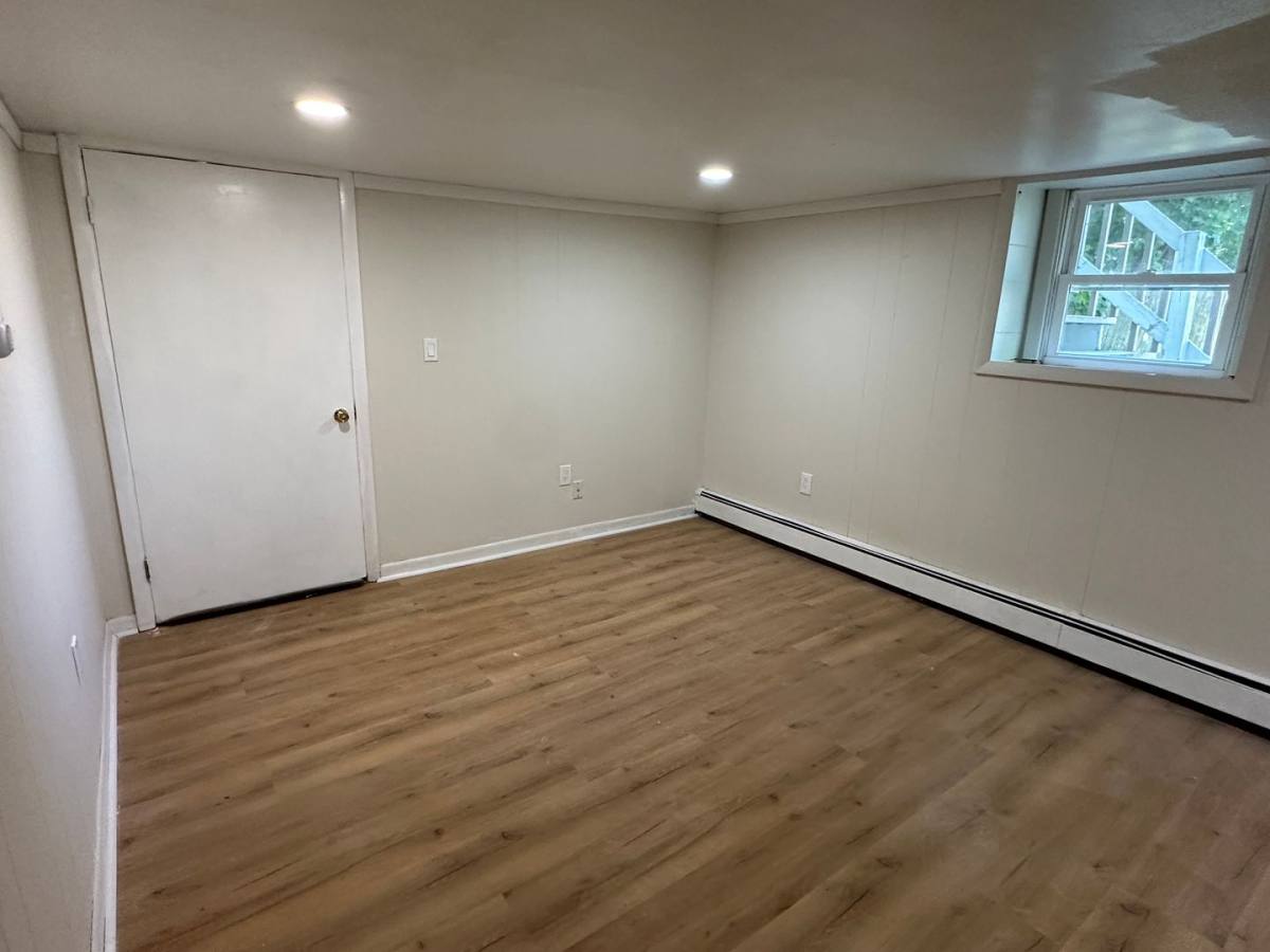 Apartment for rent at 11 Dedford St, East Greenwich, RI 02818
