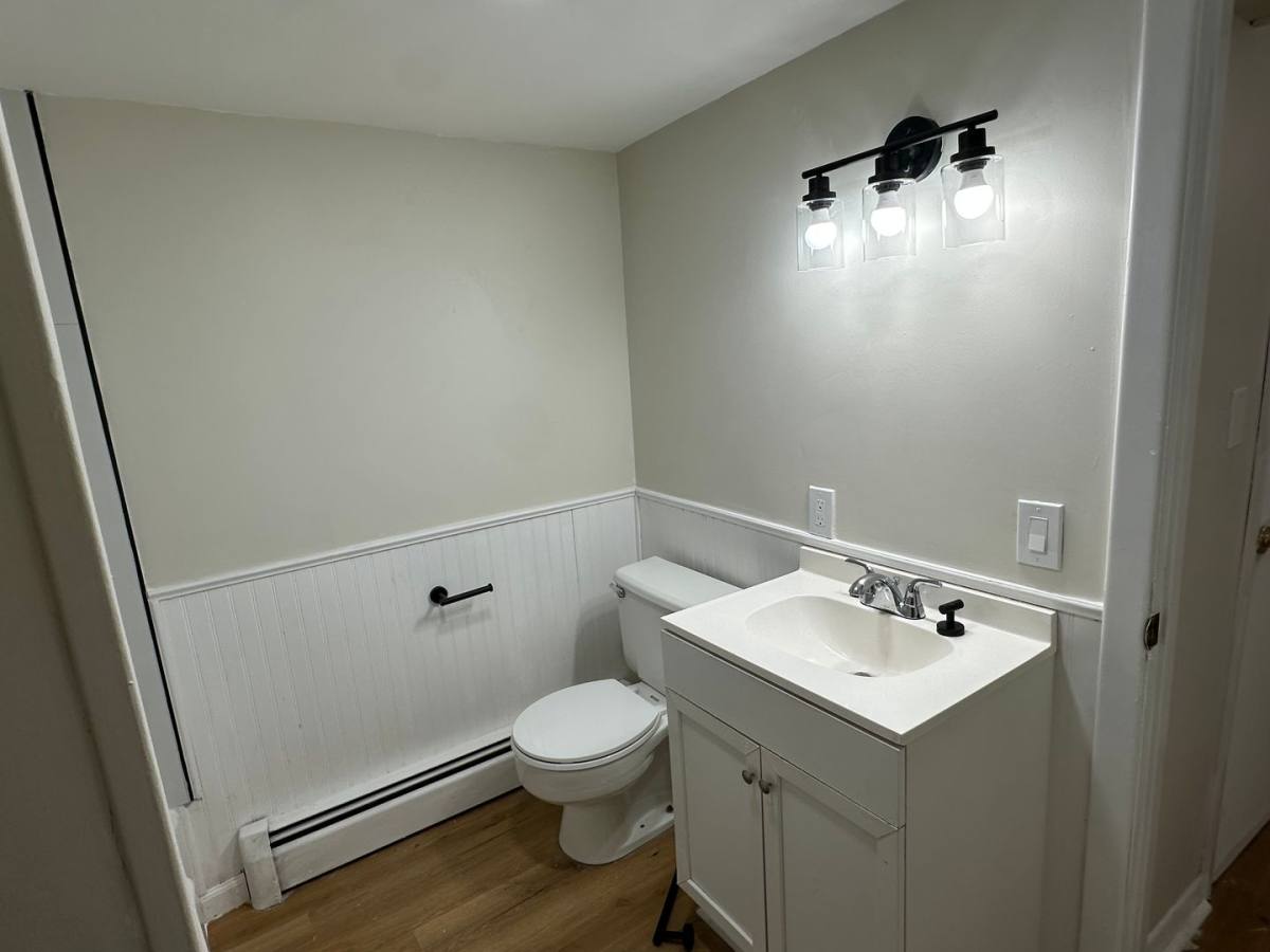 Apartment for rent at 11 Dedford St, East Greenwich, RI 02818