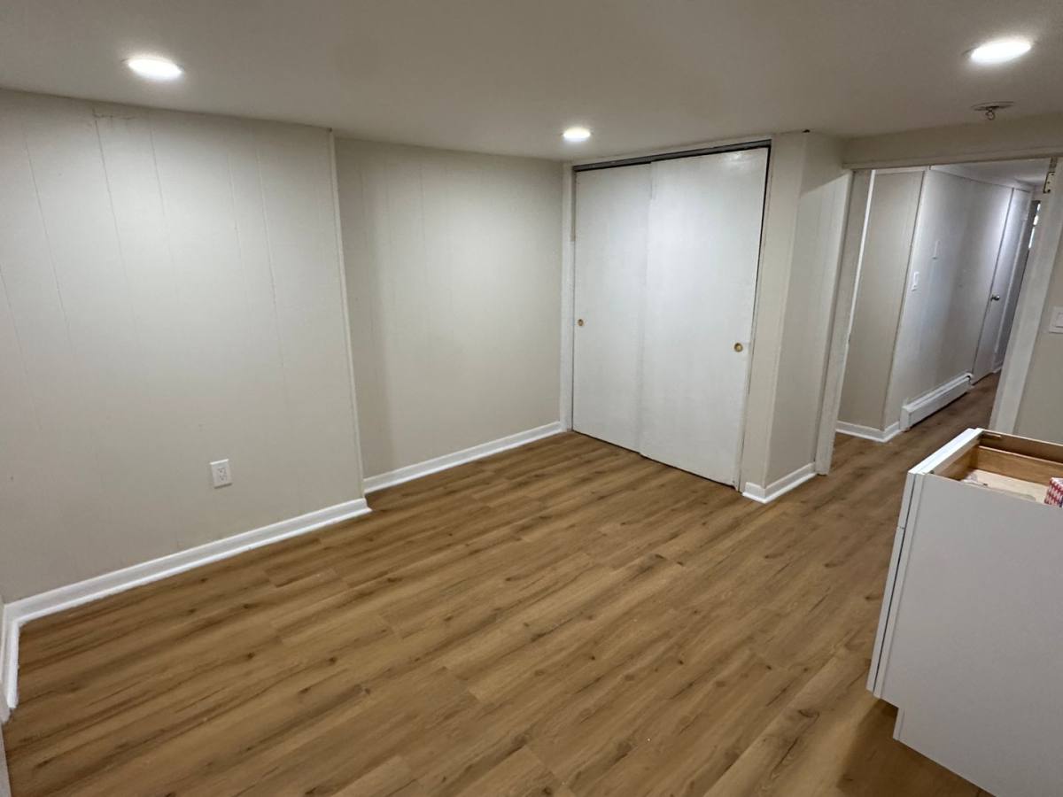 Apartment for rent at 11 Dedford St, East Greenwich, RI 02818