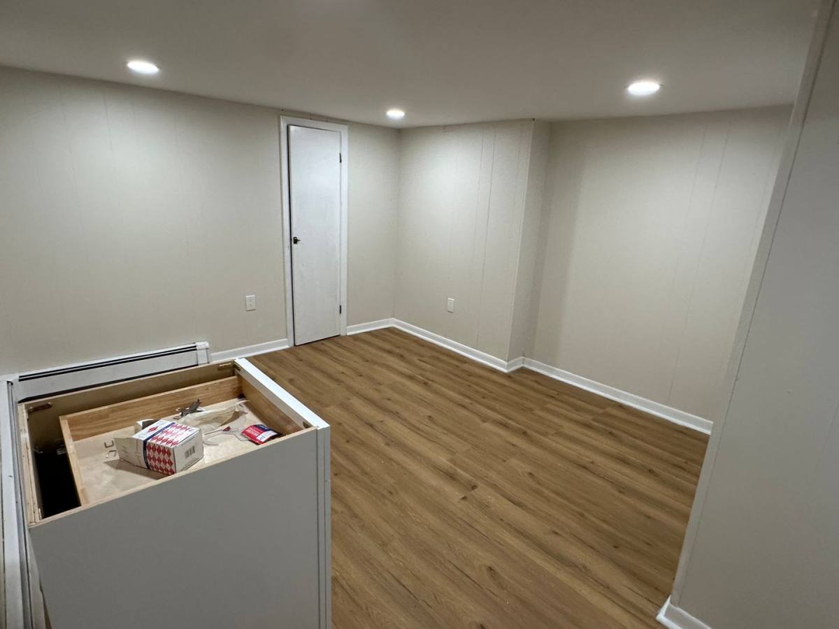 Apartment for rent at 11 Dedford St, East Greenwich, RI 02818