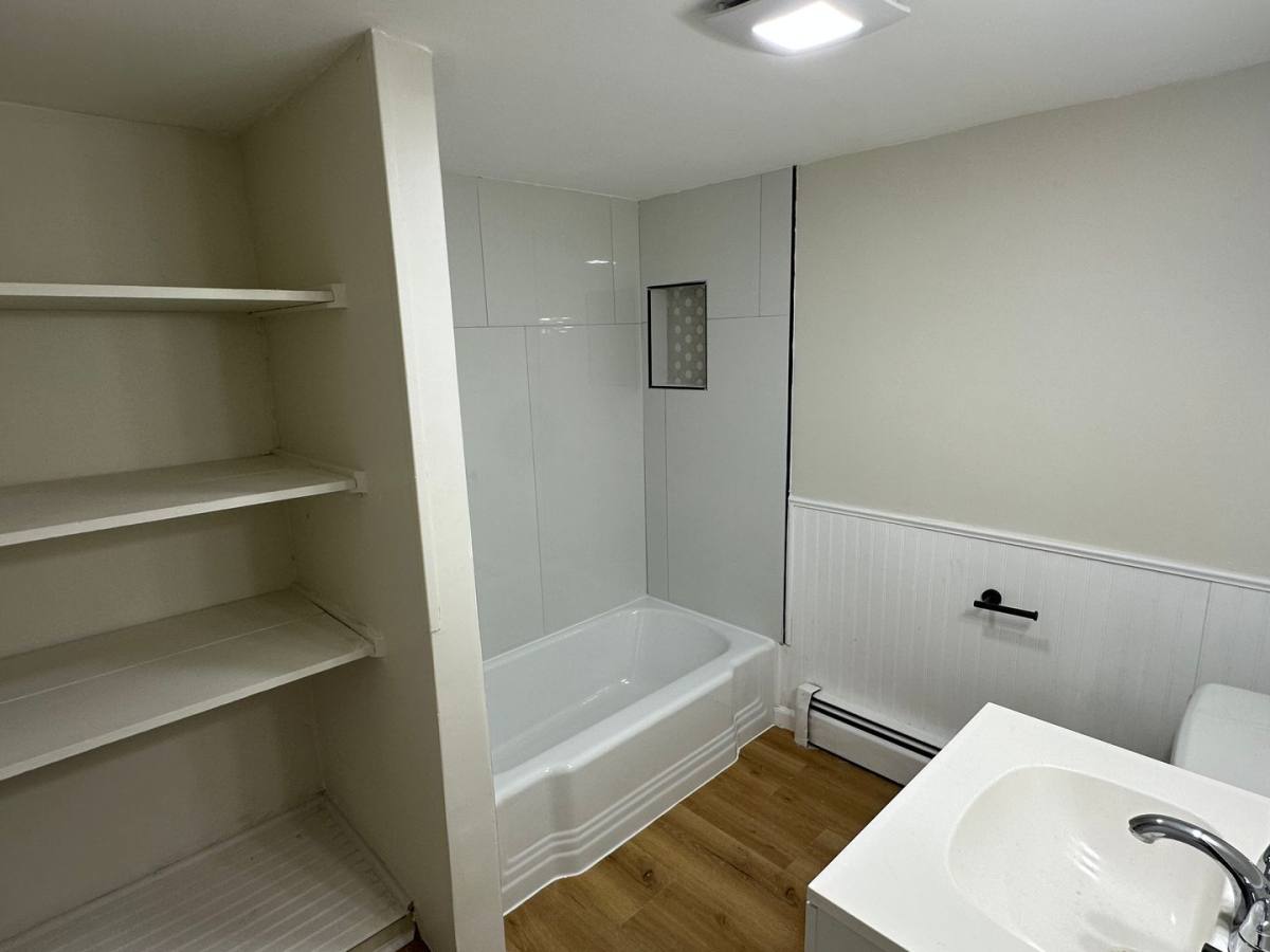 Apartment for rent at 11 Dedford St, East Greenwich, RI 02818