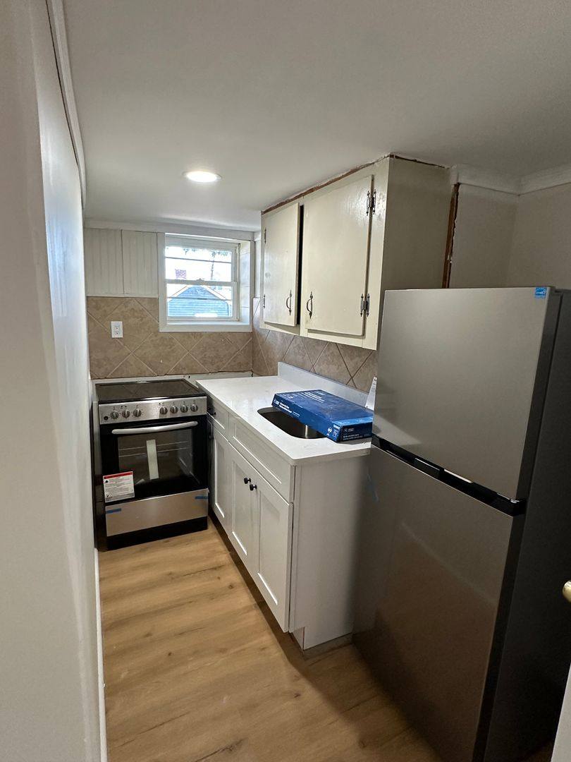 Apartment for rent at 11 Dedford St, East Greenwich, RI 02818