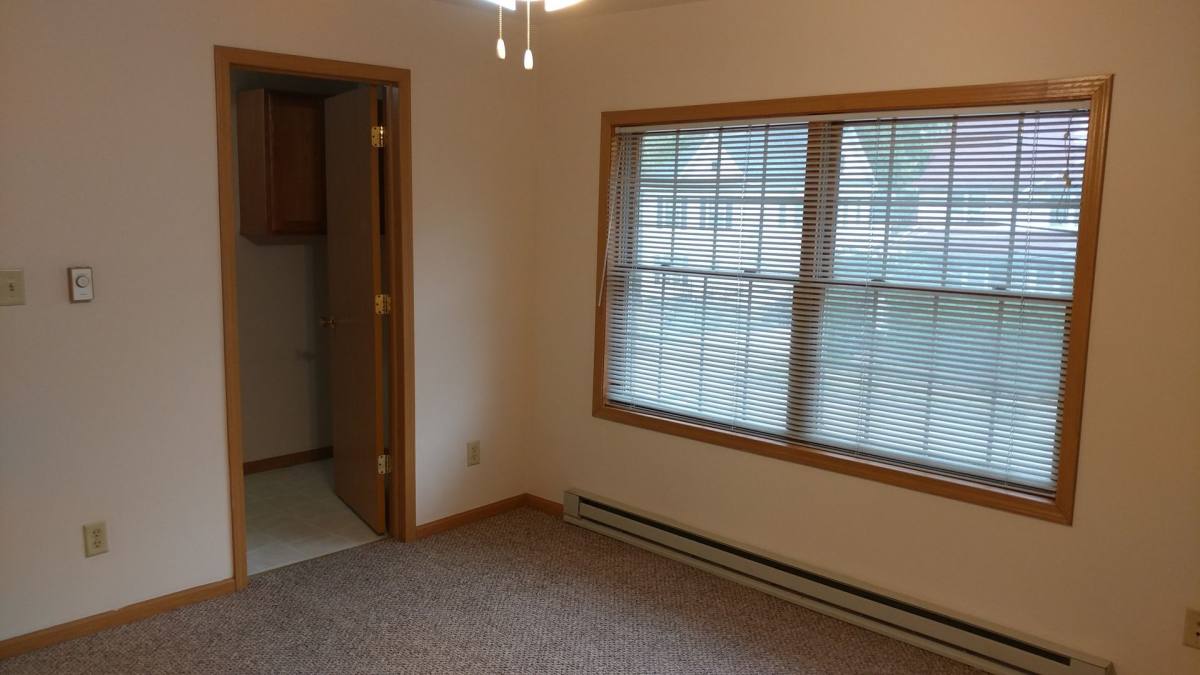 Apartment for rent at 137 John St, Dekalb, IL 60115