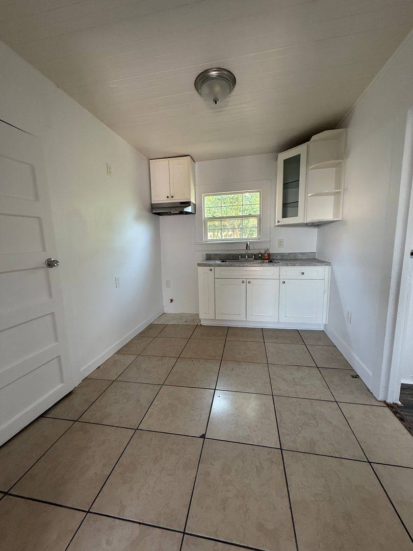 Apartment for rent at 7400 Roseberry Ave, Huntington Park, CA 90255