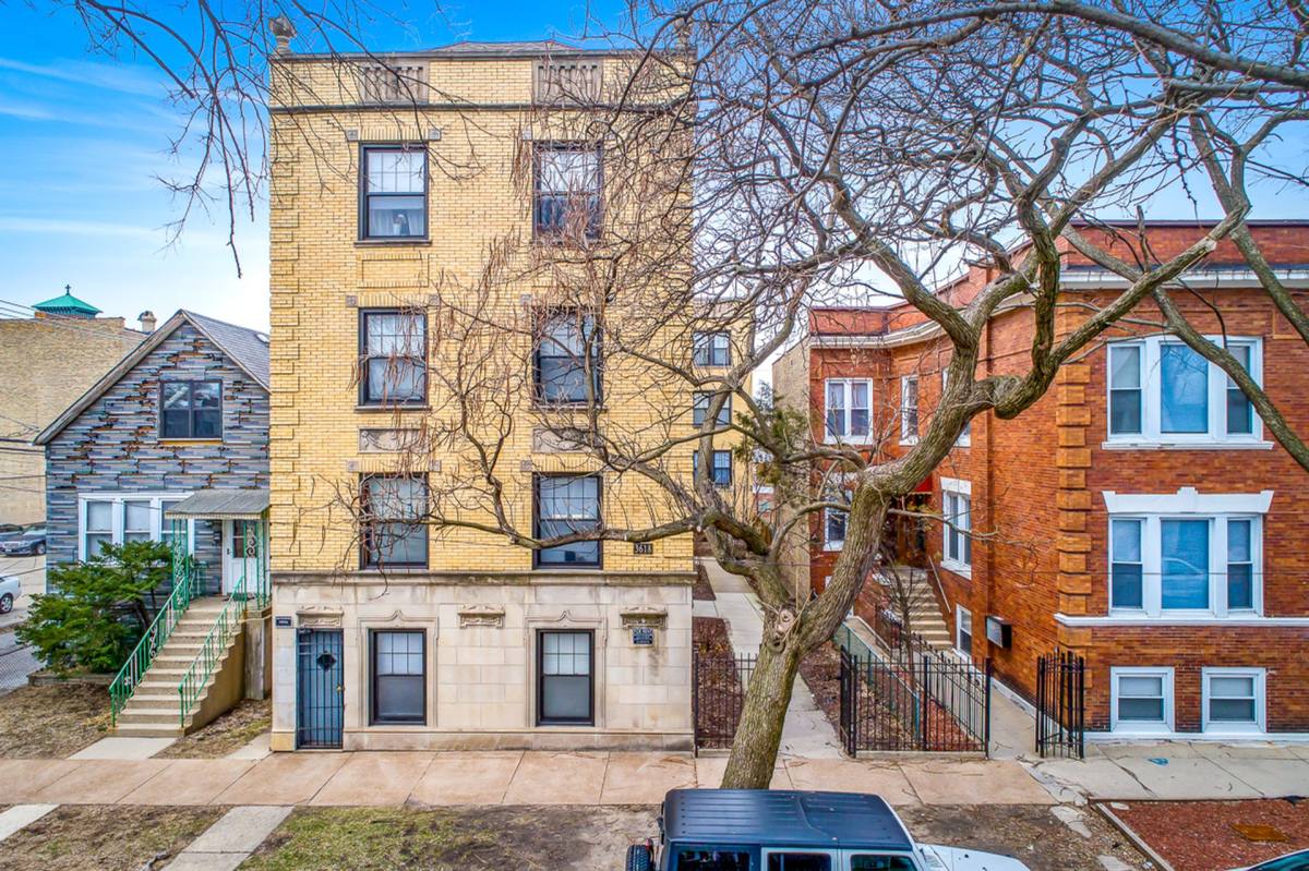 Apartment for rent at 3618 N Marshfield Ave, Chicago, IL 60613