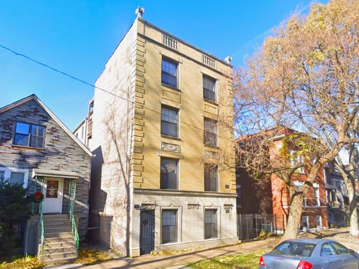 Apartment for rent at 3618 N Marshfield Ave, Chicago, IL 60613