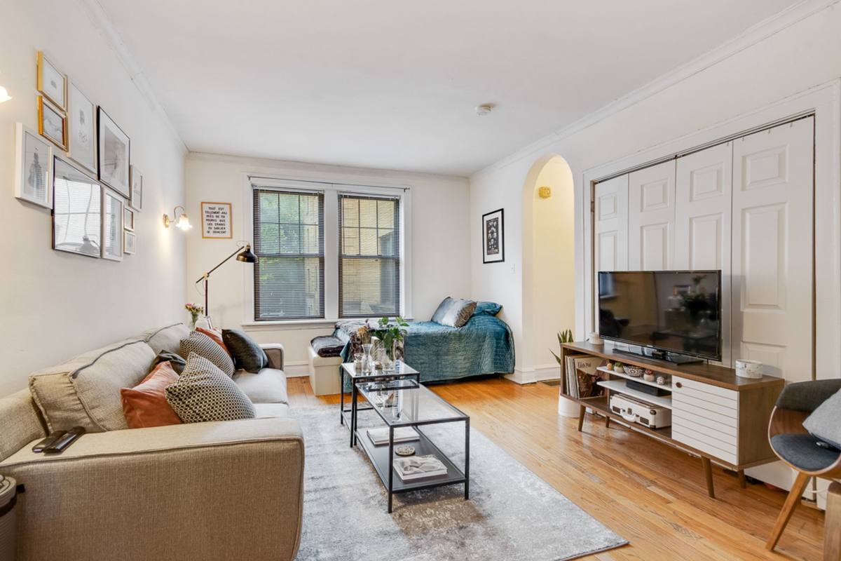 Apartment for rent at 3618 N Marshfield Ave, Chicago, IL 60613