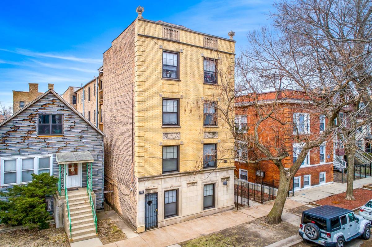 Apartment for rent at 3618 N Marshfield Ave, Chicago, IL 60613