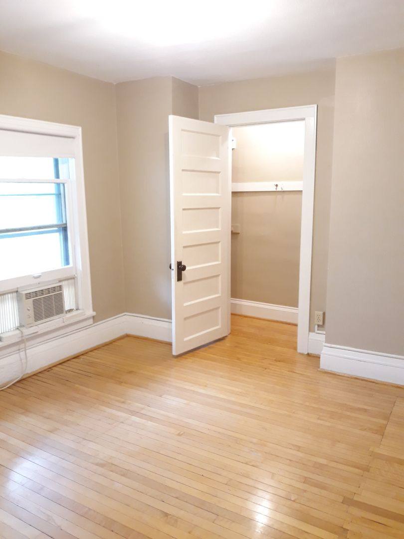 Apartment for rent at 116 Lexington Parkway N, Saint Paul, MN 55104