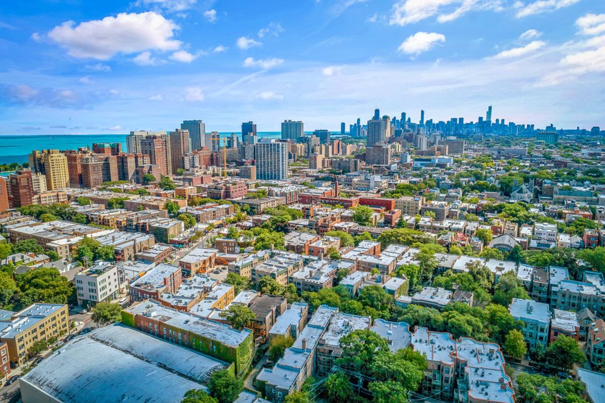 Condo for rent at 628 W Roscoe St, Chicago, IL 60657