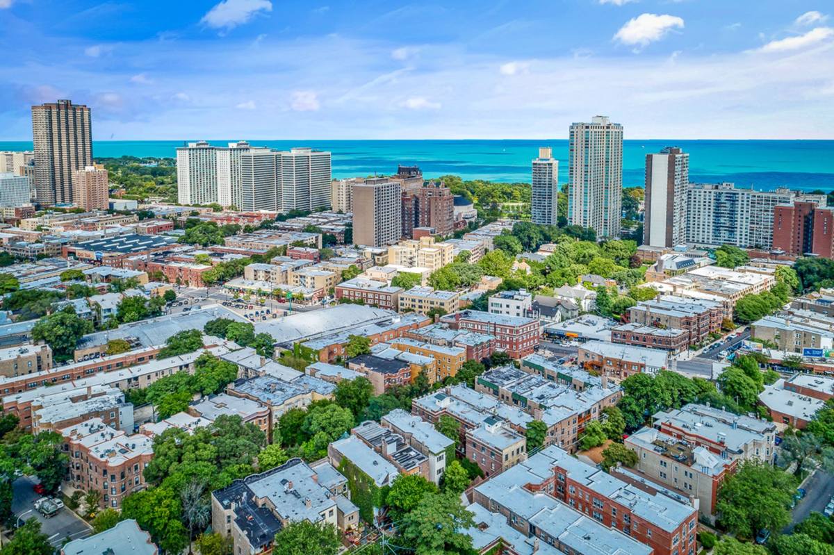 Condo for rent at 628 W Roscoe St, Chicago, IL 60657
