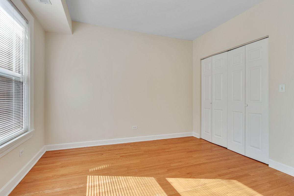 Condo for rent at 628 W Roscoe St, Chicago, IL 60657