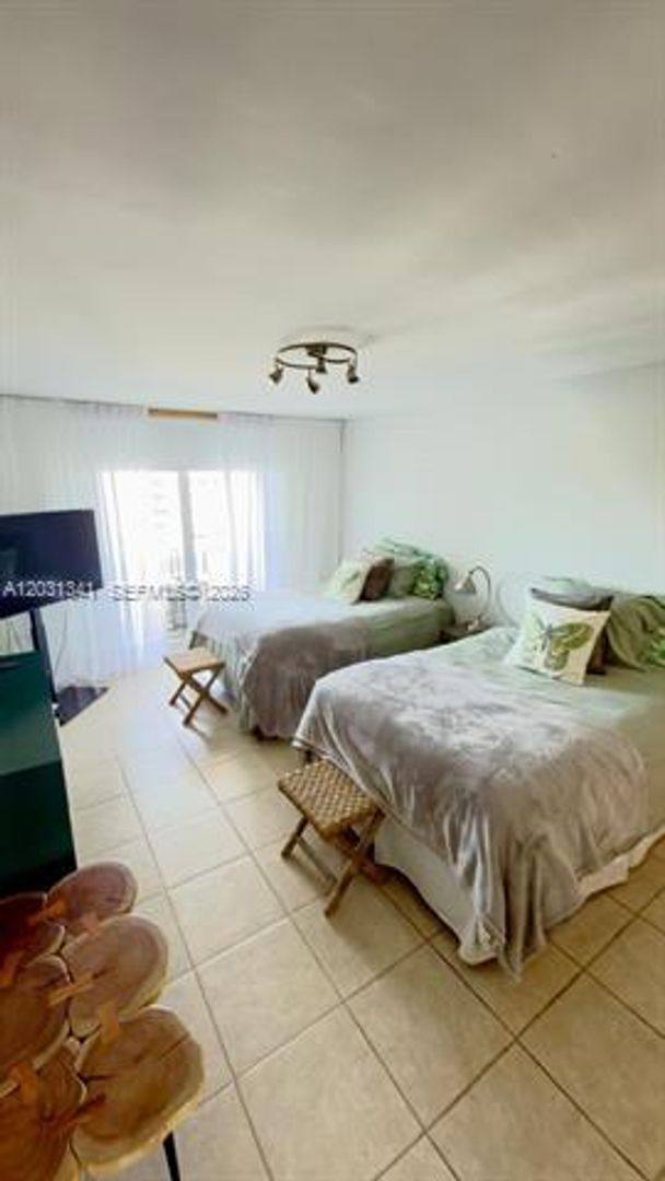 Apartment for rent at 5555 Collins Ave, Miami Beach, FL 33140