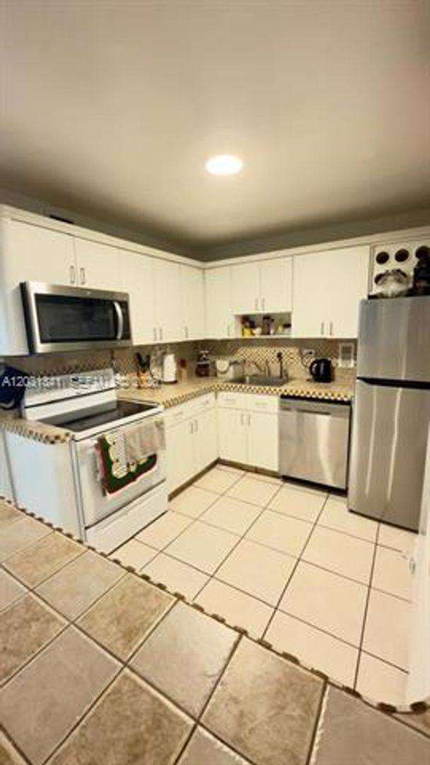 Apartment for rent at 5555 Collins Ave, Miami Beach, FL 33140