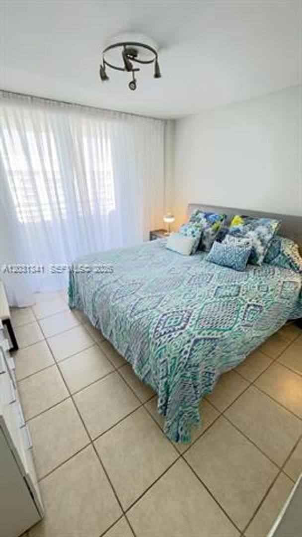 Apartment for rent at 5555 Collins Ave, Miami Beach, FL 33140