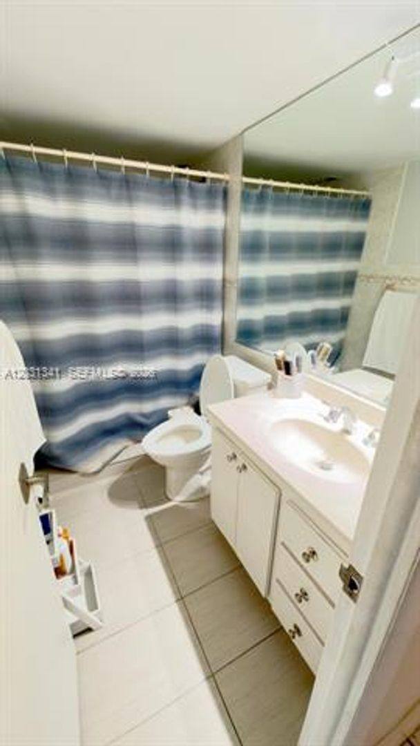 Apartment for rent at 5555 Collins Ave, Miami Beach, FL 33140