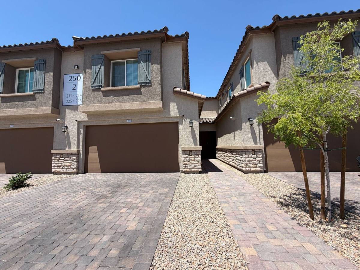 Townhouse for rent at 250 Cordelia Cove Ave, Henderson, NV 89011