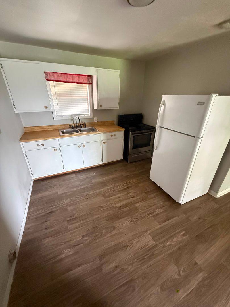 Apartment for rent at 1107 S 16th St, Nederland, TX 77627