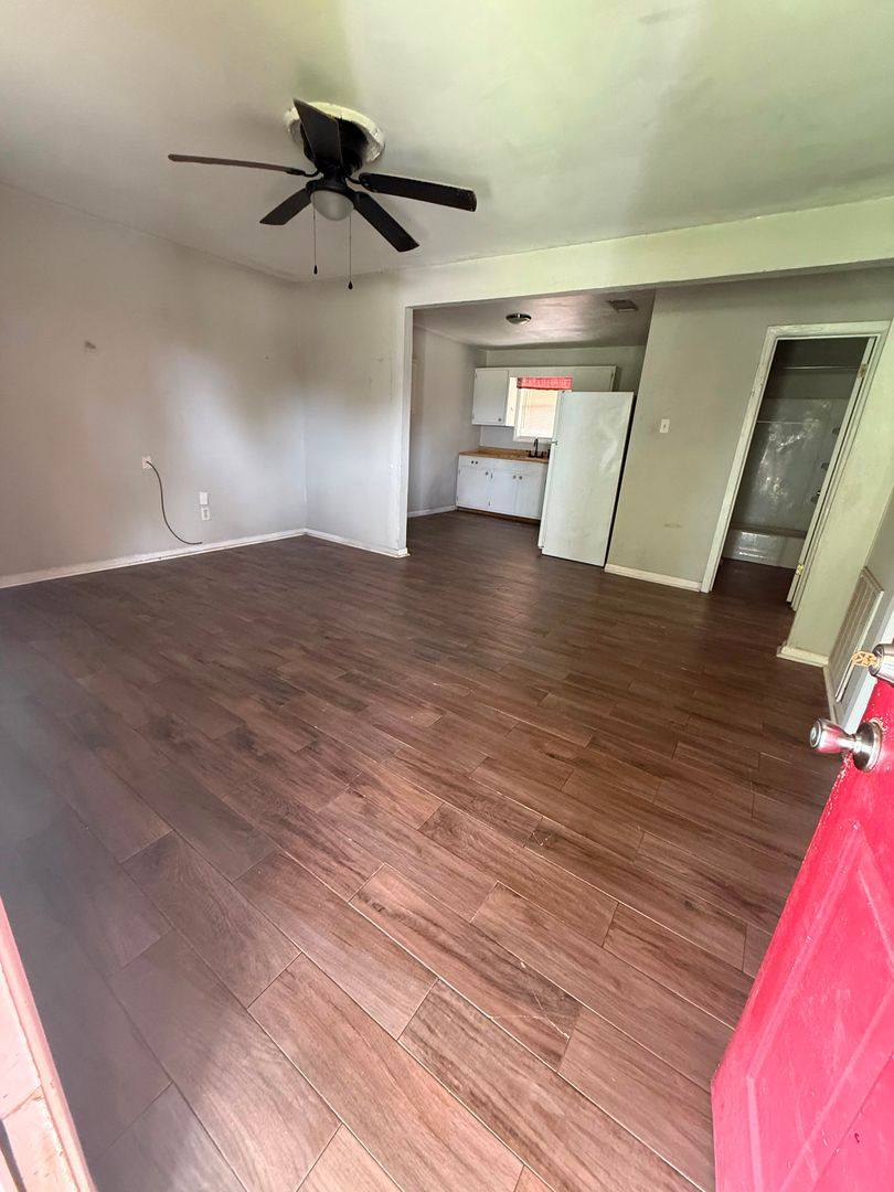 Apartment for rent at 1107 S 16th St, Nederland, TX 77627