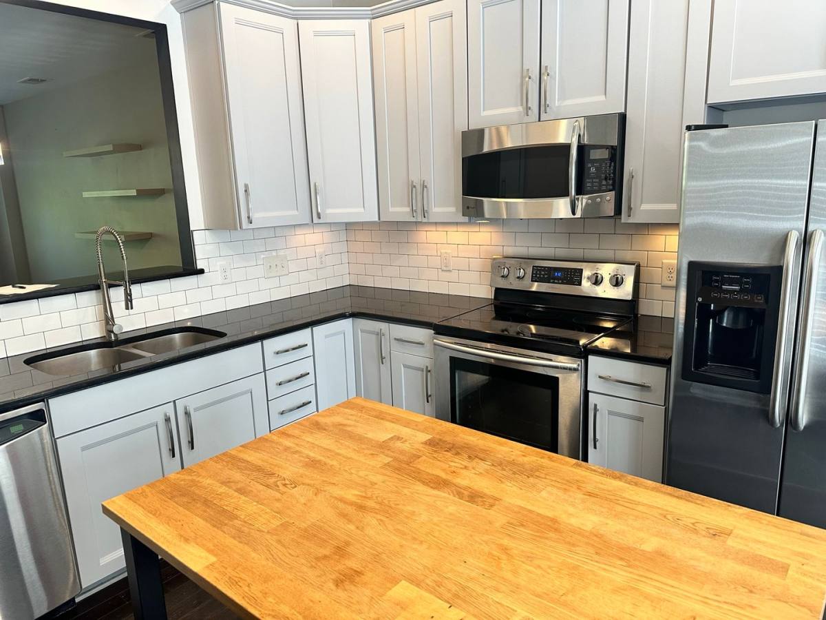 Townhouse for rent at 234 W Bland St, Charlotte, NC 28203