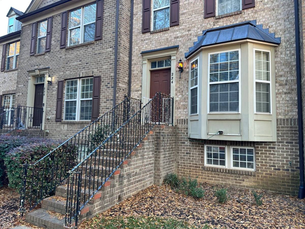 Townhouse for rent at 234 W Bland St, Charlotte, NC 28203
