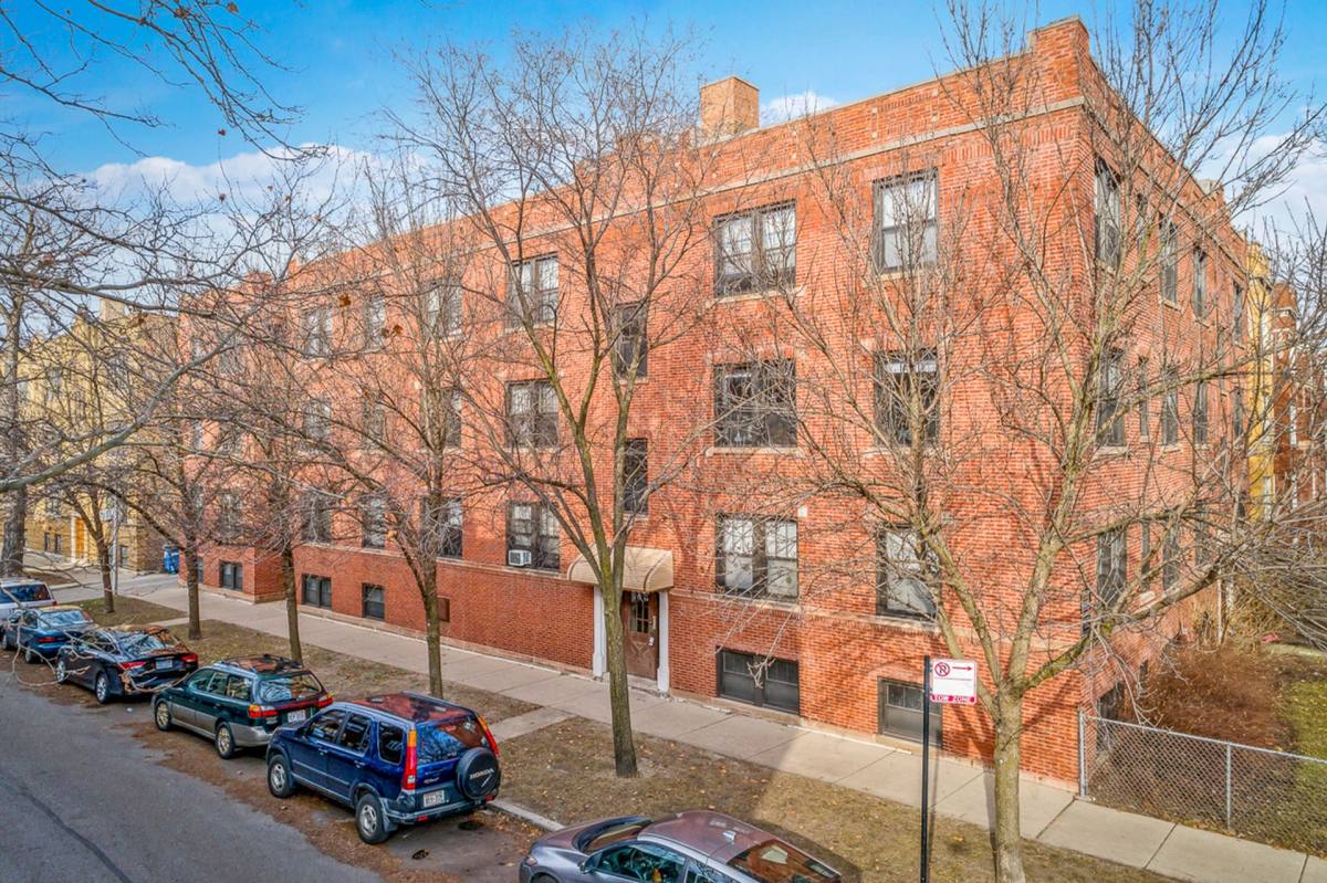 Apartment for rent at 4844 N Rockwell St, Chicago, IL 60625