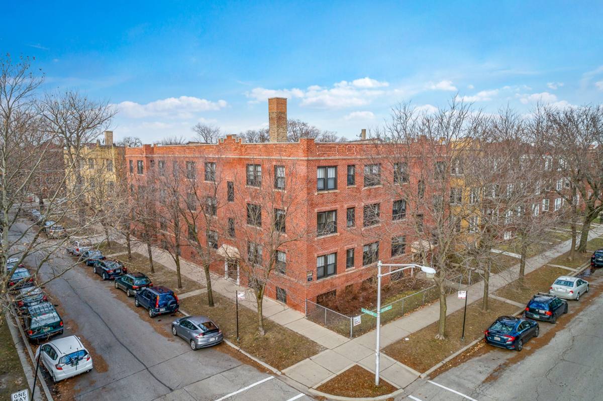 Apartment for rent at 4844 N Rockwell St, Chicago, IL 60625