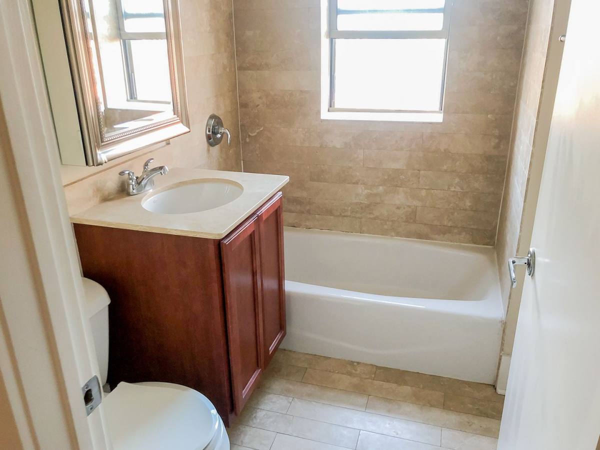 Apartment for rent at 1849 W Cornelia Ave, Chicago, IL 60657