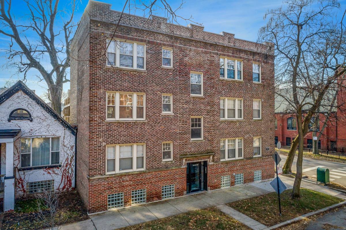 Apartment for rent at 1849 W Cornelia Ave, Chicago, IL 60657