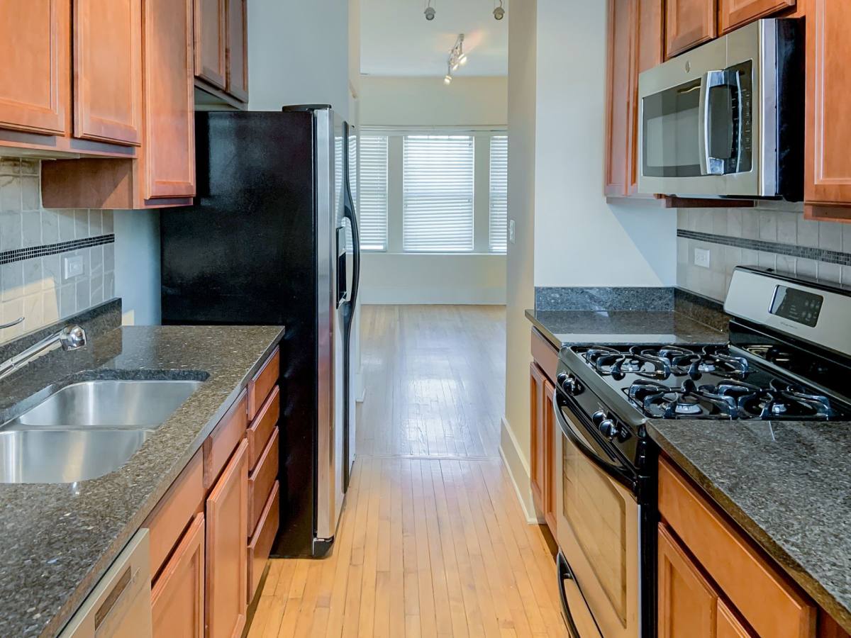 Apartment for rent at 1849 W Cornelia Ave, Chicago, IL 60657