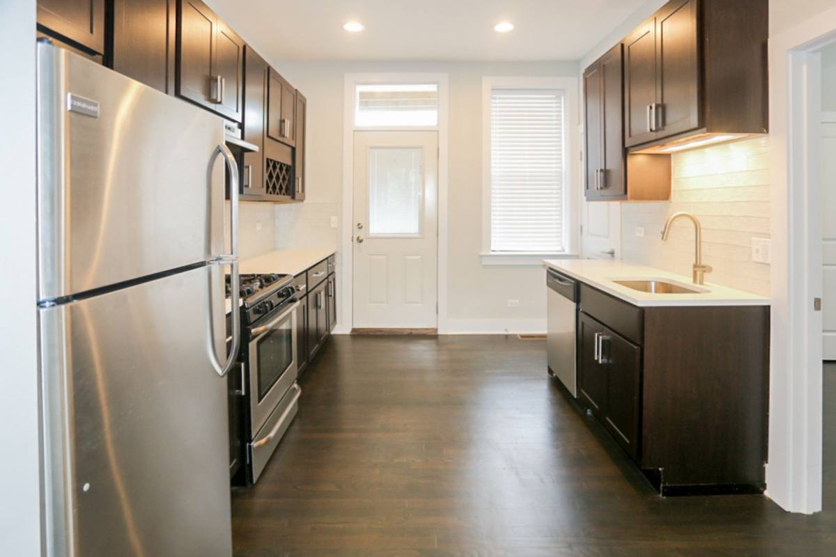 Apartment for rent at 1946 W Nelson St, Chicago, IL 60657